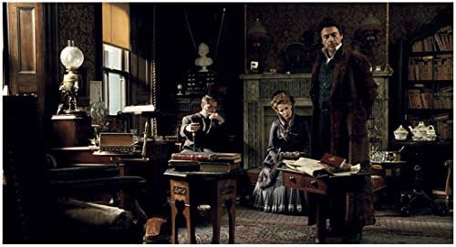 Sherlock Holmes Robert Downey Jr. stojaci v štúdii s Dr. John Watson Jude Law v pozadí 8 x 10 fotografie