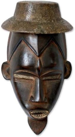 Dekoratívna maska z dreva NOVICA Sese, hnedá 'Remembrance'