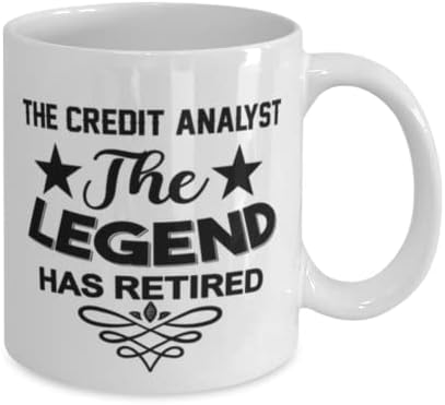 Hrnček úverového analytika, Legenda odišla do dôchodku, Novinka jedinečné nápady na darčeky pre úverového analytika, hrnček na kávu šálka čaju Biela
